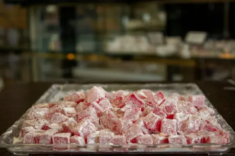 Pembe Meyveli Pudralı Lokum 1 Kg